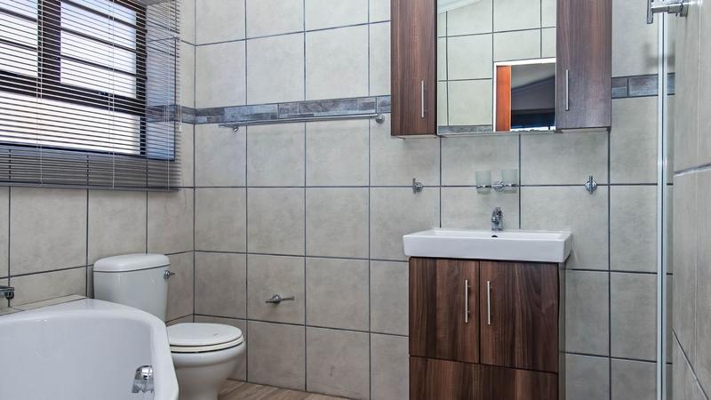 5 Bedroom Property for Sale in Jongensfontein Western Cape